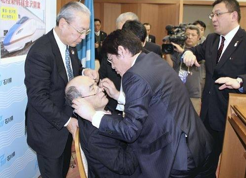 ■眉毛内外都有点低
