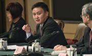 在这次选举中，安倍喜忧参半。执政联盟赢得了宪法修正案，但失败了