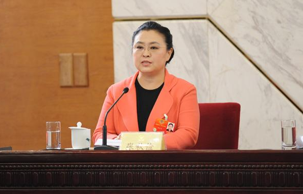 一个“慰安妇”女孩的肖像在日本被停摆，70名艺术家抗议政治干预